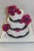 Svadobná torta s cyklaménovými kvetmi